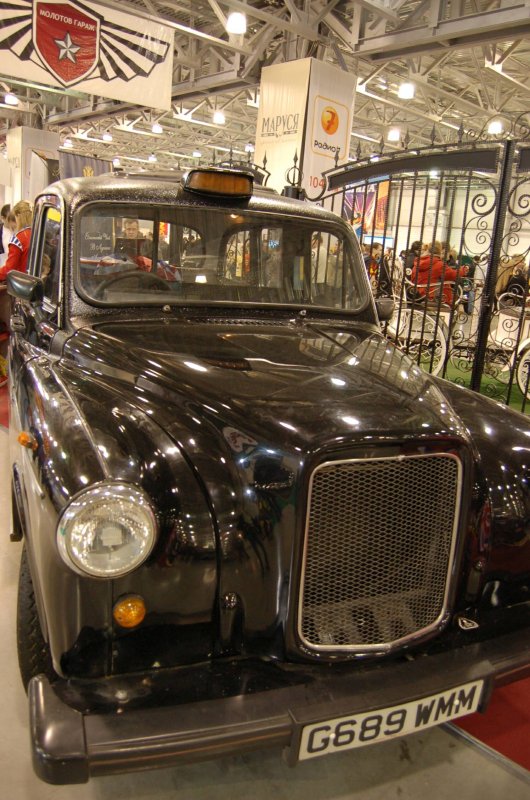 Oldtimer-выставка в Москве, 2007: чёрный такси-такси с номером G689 WMM