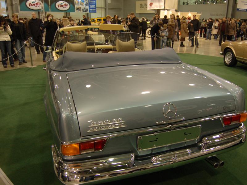 Мерседес-Бенц 280 SE кабриолет на Oldtimer-выставке в Москве, 2007