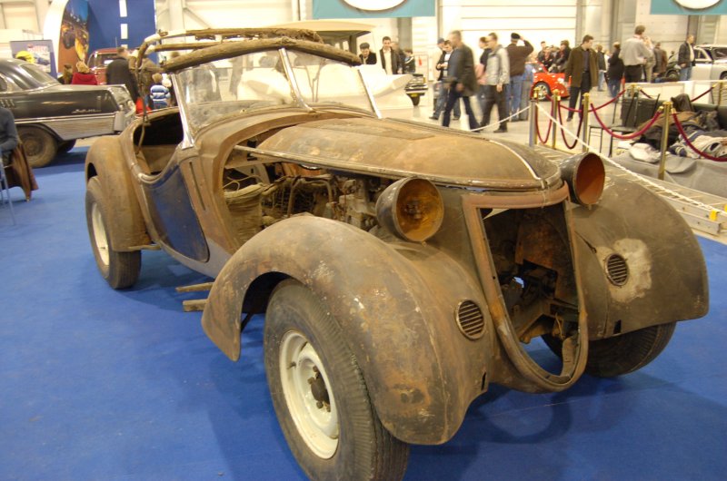 Oldtimer 2007: ржавый трицикл на выставке в Москве