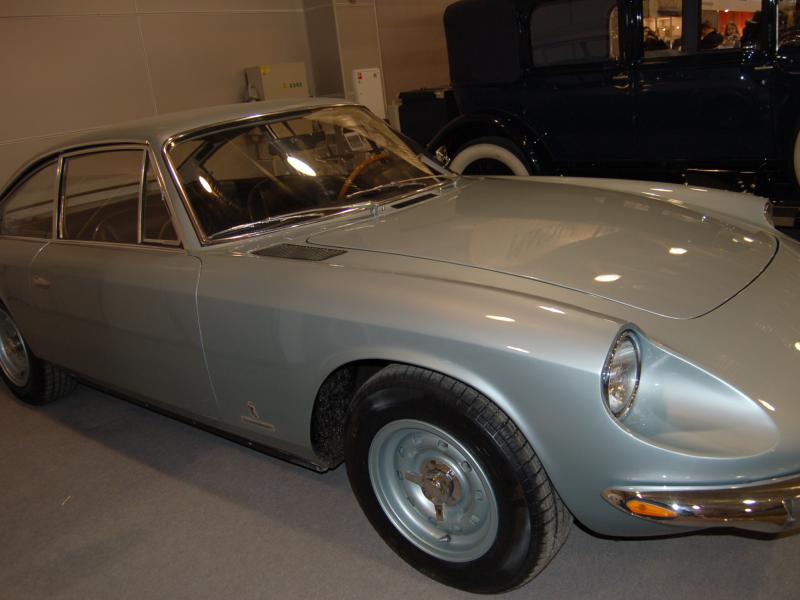 Oldtimer 2007: серебристый купе на выставке в Москве