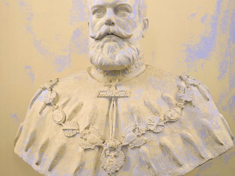 Бюст Александра III в Петровском дворце