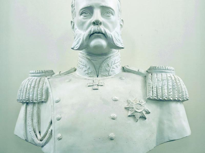 Бюст Александра III в Петровском дворце