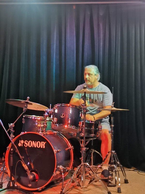 Ritm Blues Cafe, Россия: барабанщик за работой на Sonor