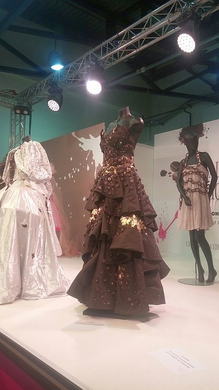 Salon Du Chocolat в Москве: бархатные юбки и золотые блестки на подиуме