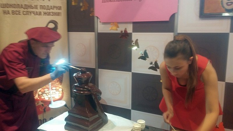 Salon Du Chocolat в Москве: шоколадная скульптура и работа мастера