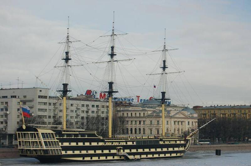 Полуторакилометровый фрегат «Паллада» у Невского проспекта, 2006