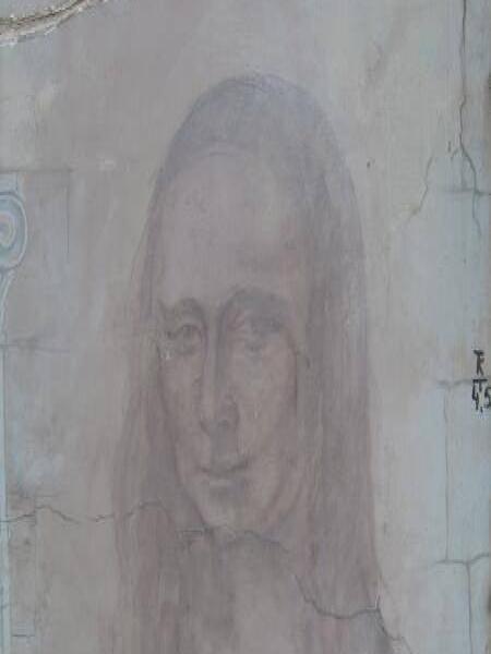 Санкт-Петербург, 2006: рисунок Мона Лизы на потрескавшейся стене
