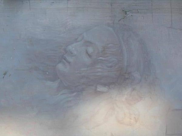 Санкт-Петербург, 2006: тонкий рисунок лица на старой стене