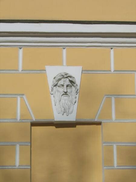 Портрет бородатого мужчины на фасаде здания в Санкт-Петербурге, 2006