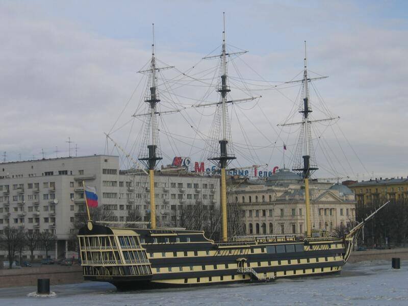 Палатка-корабль «Святой Николай» у Невы, Санкт-Петербург, 2006