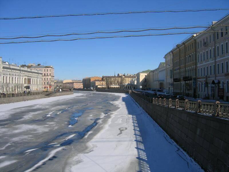 Малая Невка в 2006 году: лёд, снег и фасады на набережной