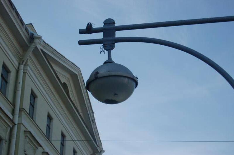 Сфера уличного фонаря над зданием в СПб, Spb Flashlamps
