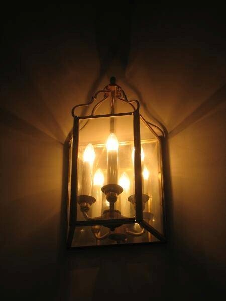 Светильник в стиле лантерны на стене в Spb Flashlamps
