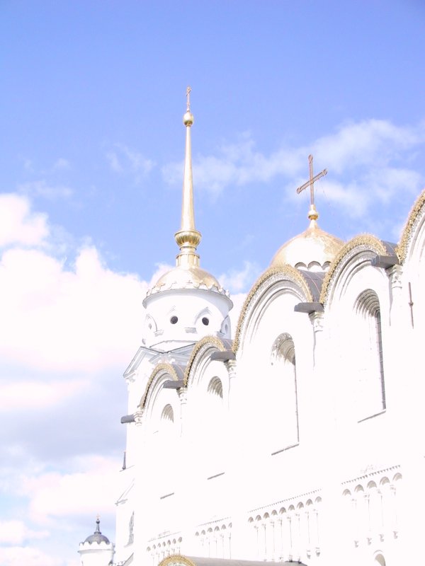Суздаль, май 2002: золотые купола и белокаменные арки собора