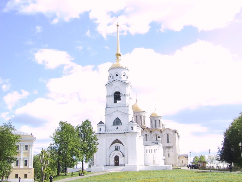 Суздаль, май 2002: колокольня Успенского собора и золотые купола