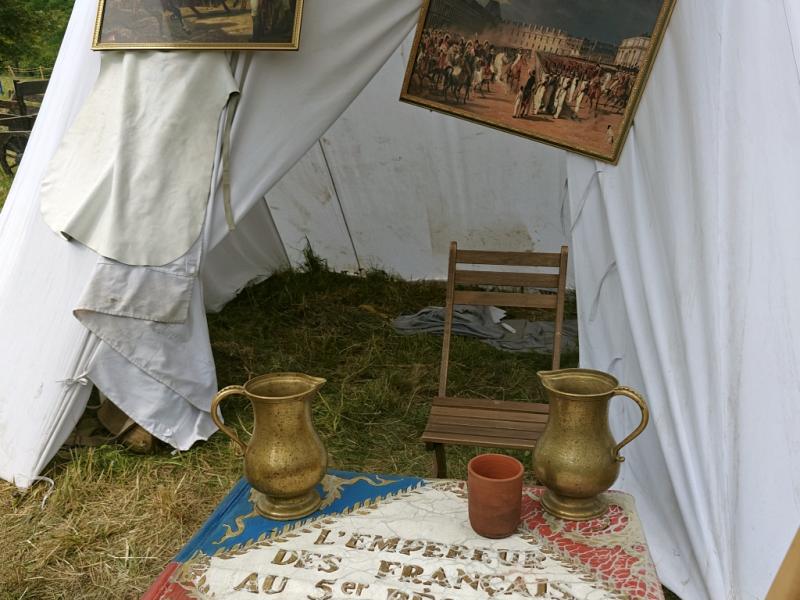 Times And Epochs 2026: шатёр с пейзажами Наполеона и табличкой 5-го полка