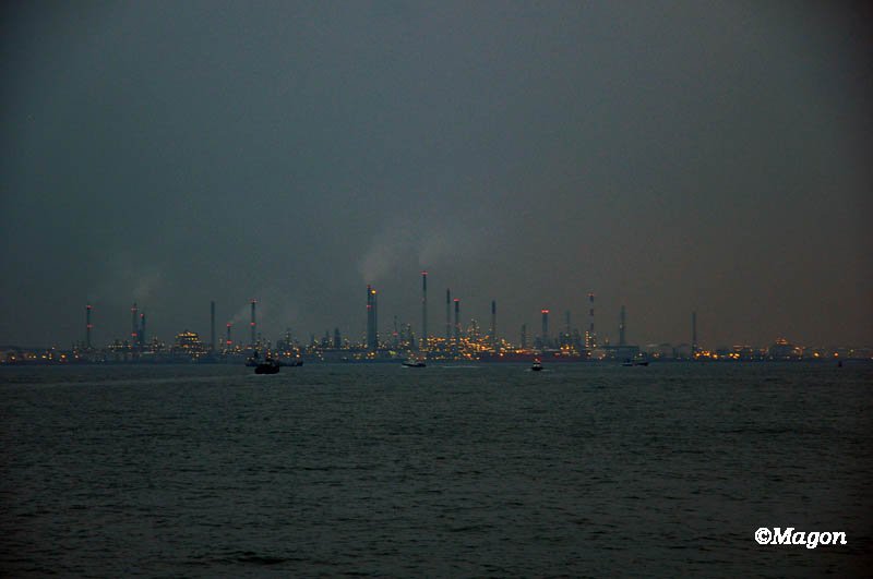 Нефтяной комплекс у берегов Сингапура, 23 марта 2015