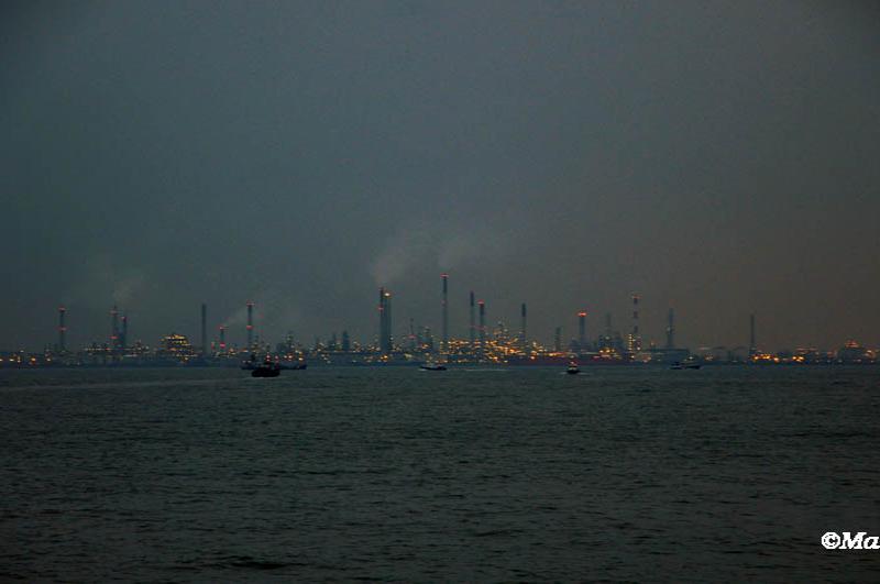 Нефтяной комплекс у берегов Сингапура, 23 марта 2015