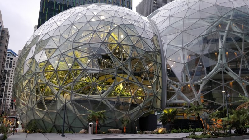 Два геодезических купола Amazon Spheres в Сиэтле