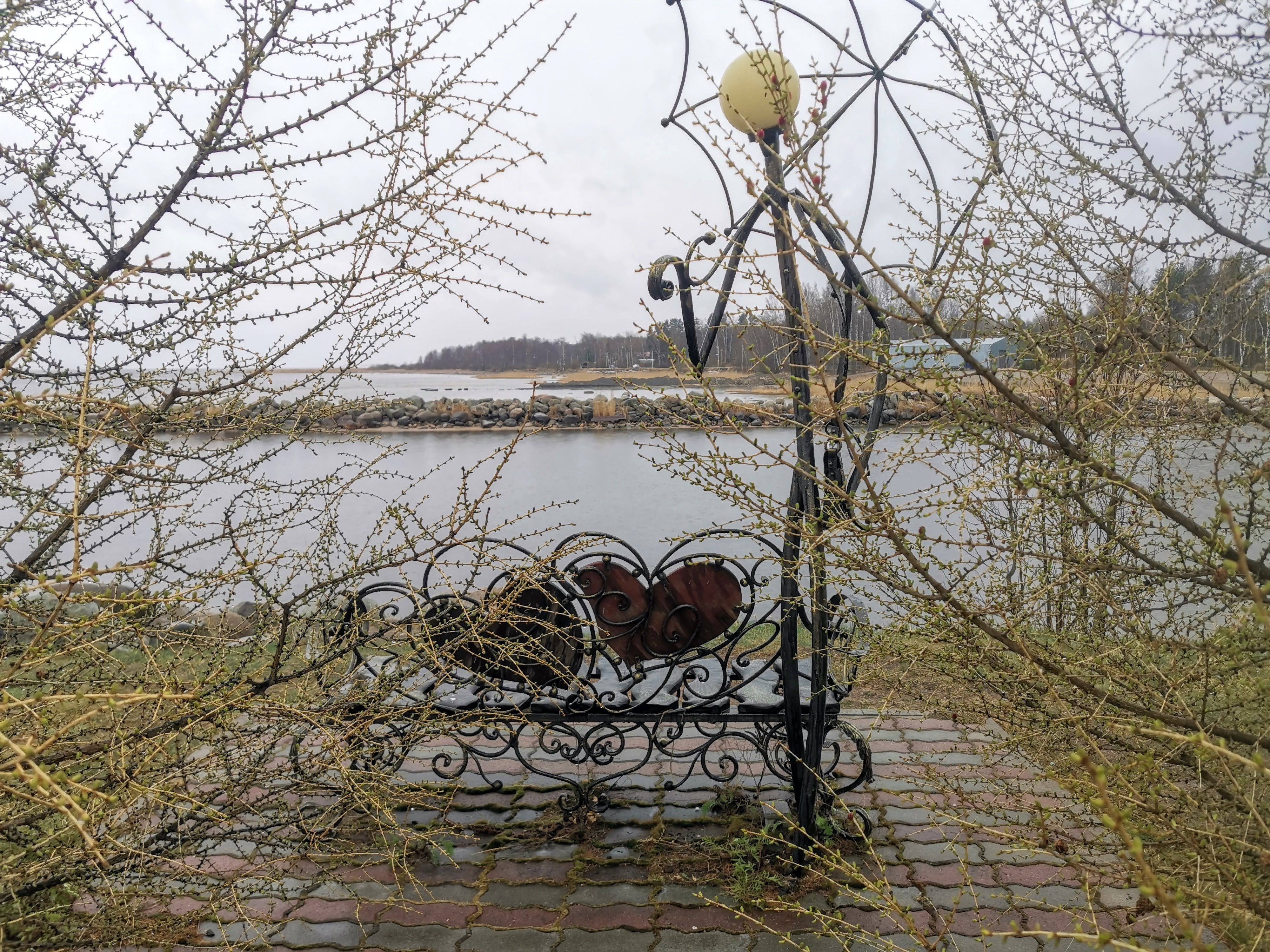 Аллея кованных скульптур Осиновецкого маяка