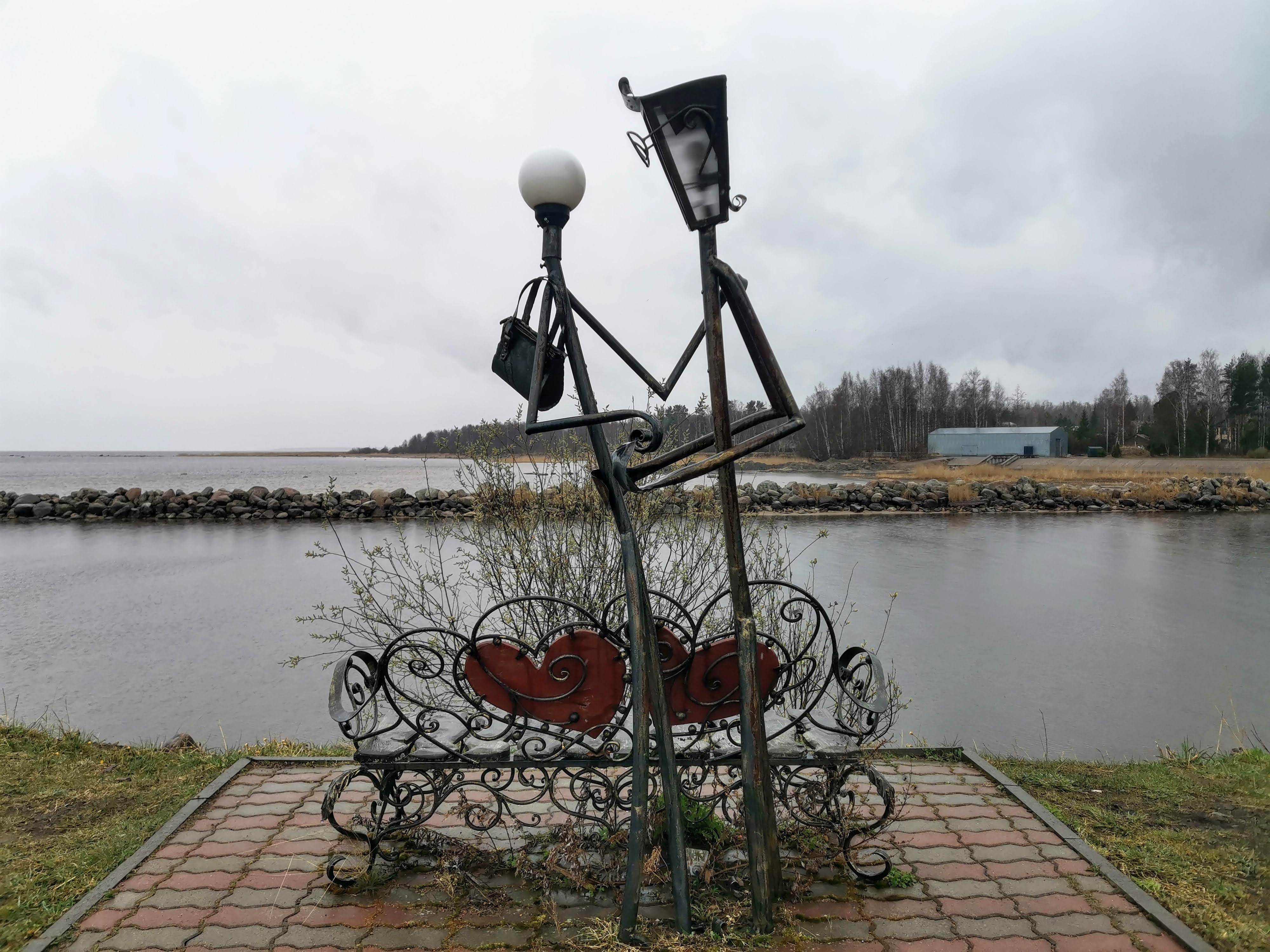 Аллея кованных скульптур Осиновецкого маяка